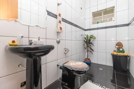 Casa à venda com 360m², 3 quartos e 1 vaga Casa à venda com 360m², 3 quartos e 1 vagaBanheiro Social
