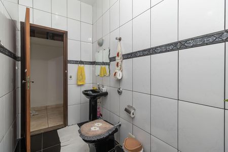 Casa à venda com 360m², 3 quartos e 1 vaga Casa à venda com 360m², 3 quartos e 1 vagaBanheiro Social