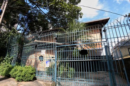 Casa para alugar com 400m², 4 quartos e 4 vagasFachada