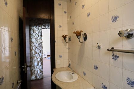 Casa para alugar com 400m², 4 quartos e 4 vagasBanheiro 1