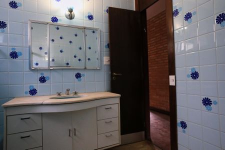 Casa para alugar com 400m², 4 quartos e 4 vagasBanheiro