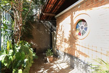 Casa para alugar com 400m², 4 quartos e 4 vagasEntrada