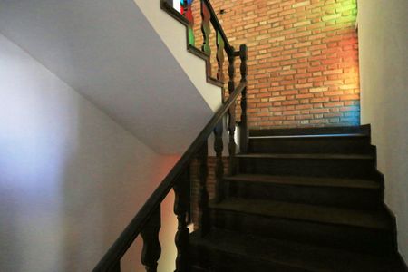 Casa para alugar com 400m², 4 quartos e 4 vagasEscada