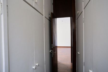 Casa para alugar com 400m², 4 quartos e 4 vagasCloset da suíte