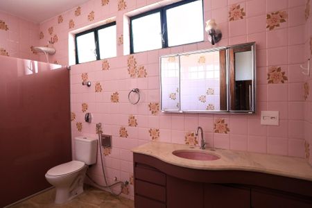 Casa para alugar com 400m², 4 quartos e 4 vagasBanheiro da Suíte