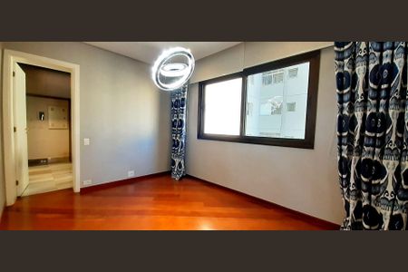 Apartamento à venda com 194m², 4 quartos e 3 vagas