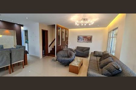 Casa à venda com 224m², 4 quartos e 3 vagas