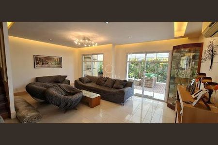 Casa à venda com 224m², 4 quartos e 3 vagas