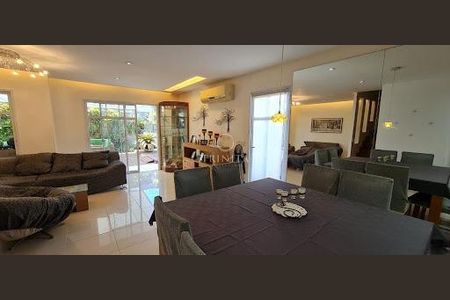 Casa à venda com 224m², 4 quartos e 3 vagas