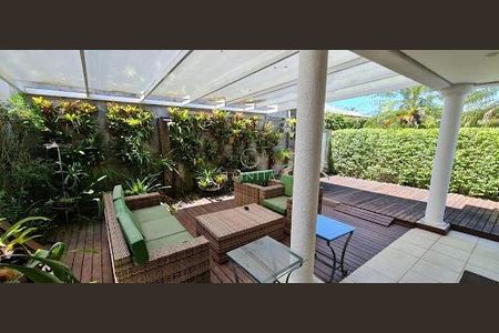 Casa à venda com 224m², 4 quartos e 3 vagas