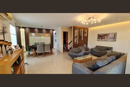 Casa à venda com 224m², 4 quartos e 3 vagas