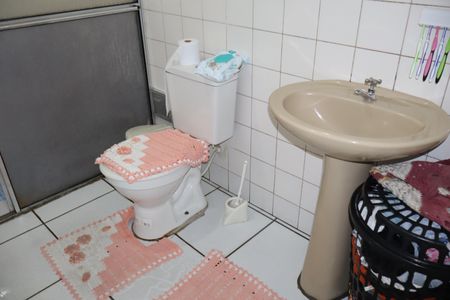 Casa à venda com 130m², 3 quartos e 2 vagasBanheiro