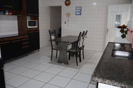 Casa à venda com 130m², 3 quartos e 2 vagasCozinha