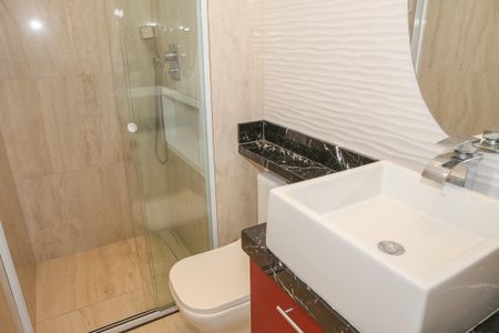 Apartamento à venda com 69m², 2 quartos e 1 vaga Apartamento à venda com 69m², 2 quartos e 1 vagaBanheiro da Suíte