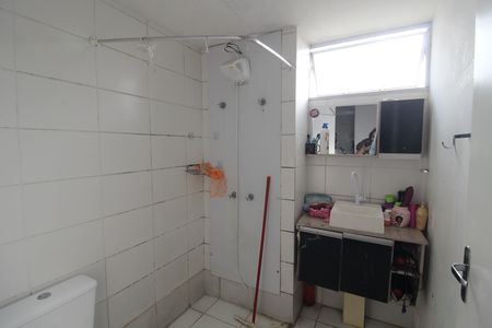 Banheiro de apartamento à venda com 2 quartos, 44m² em Parque Ipe, São Paulo