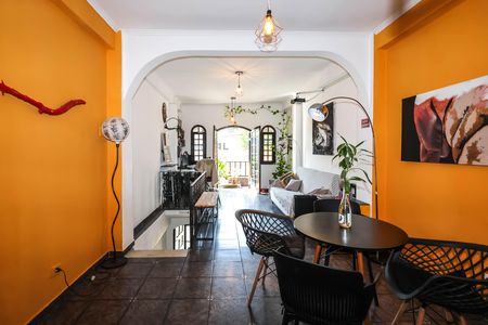 Casa para alugar com 179m², 3 quartos e 2 vagasSala