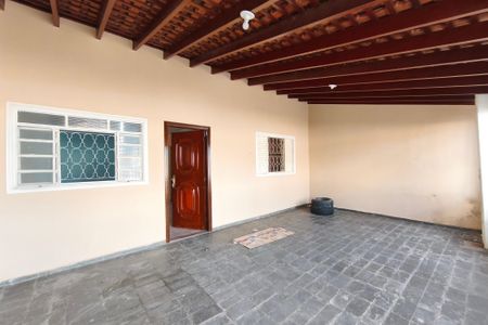 Casa à venda com 252m², 2 quartos e 4 vagasQuintal - Garagem