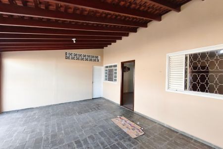 Casa à venda com 252m², 2 quartos e 4 vagasQuintal - Garagem