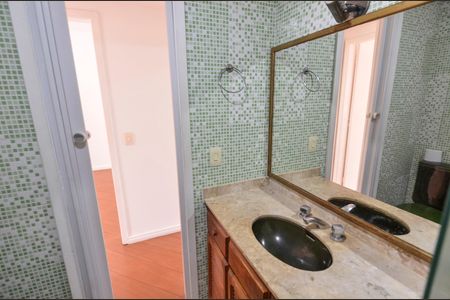 Apartamento à venda com 82m², 2 quartos e 1 vaga Apartamento à venda com 82m², 2 quartos e 1 vagaBanheiro