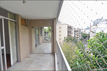 Apartamento à venda com 82m², 2 quartos e 1 vaga Apartamento à venda com 82m², 2 quartos e 1 vagaSala