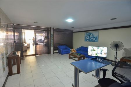 Apartamento à venda com 82m², 2 quartos e 1 vaga Apartamento à venda com 82m², 2 quartos e 1 vagaHall