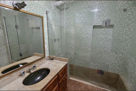 Apartamento à venda com 82m², 2 quartos e 1 vaga Apartamento à venda com 82m², 2 quartos e 1 vagaBanheiro
