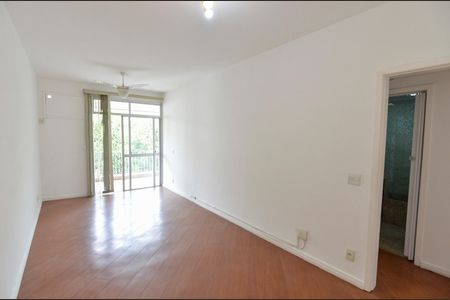 Apartamento à venda com 82m², 2 quartos e 1 vaga Apartamento à venda com 82m², 2 quartos e 1 vagaSala