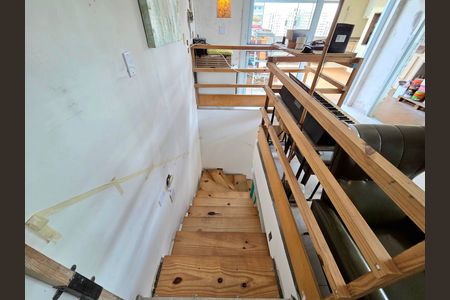 Apartamento à venda com 133m², 2 quartos e 2 vagasEscada