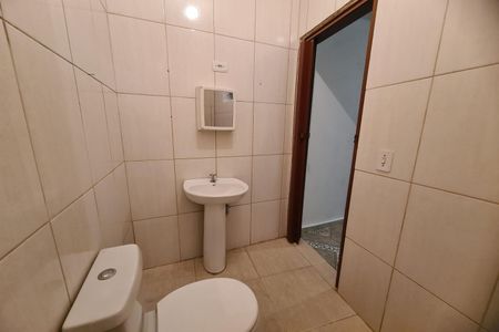 Casa para alugar com 44m², 2 quartos e 1 vaga Casa para alugar com 44m², 2 quartos e 1 vagaBanheiro