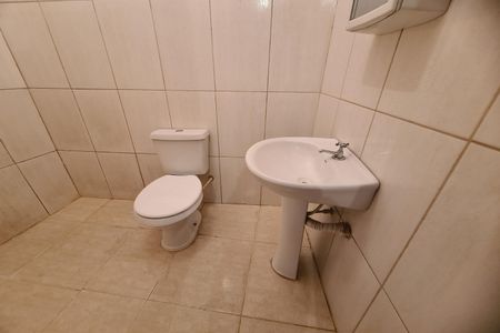 Casa para alugar com 44m², 2 quartos e 1 vaga Casa para alugar com 44m², 2 quartos e 1 vagaBanheiro