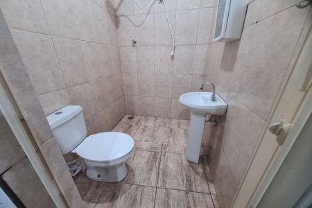 Casa para alugar com 44m², 2 quartos e 1 vaga Casa para alugar com 44m², 2 quartos e 1 vagaBanheiro