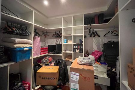 Apartamento para alugar com 132m², 3 quartos e 2 vagas Apartamento para alugar com 132m², 3 quartos e 2 vagasCloset da suíte 1