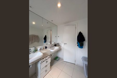 Apartamento para alugar com 132m², 3 quartos e 2 vagas Apartamento para alugar com 132m², 3 quartos e 2 vagasBanheiro da Suíte 1