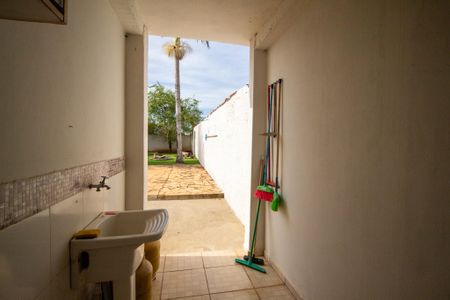 Casa para alugar com 1000m², 3 quartos e 5 vagas Casa para alugar com 1000m², 3 quartos e 5 vagasÁrea de Serviço