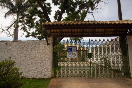 Casa para alugar com 1000m², 3 quartos e 5 vagas Casa para alugar com 1000m², 3 quartos e 5 vagasFachada