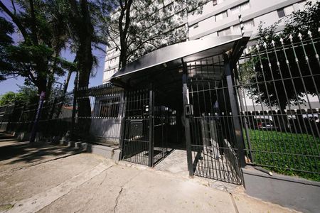 Apartamento para alugar com 45m², 2 quartos e 1 vaga Apartamento para alugar com 45m², 2 quartos e 1 vagaFachada