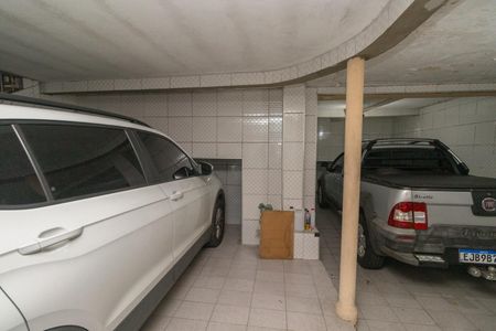 Garagem de casa à venda com 4 quartos, 600m² em Jardim Panorama (zona Leste), São Paulo