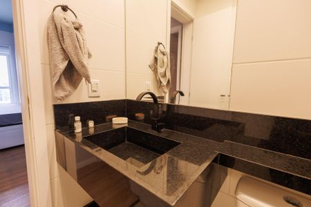Apartamento para alugar com 69m², 2 quartos e 1 vaga Apartamento para alugar com 69m², 2 quartos e 1 vagaBanheiro Corredor
