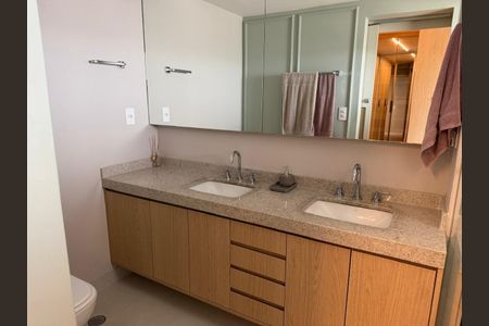 Apartamento à venda com 155m², 4 quartos e 3 vagas Apartamento à venda com 155m², 4 quartos e 3 vagasBanheiro da Suíte