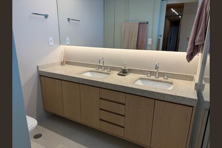 Apartamento à venda com 155m², 4 quartos e 3 vagas Apartamento à venda com 155m², 4 quartos e 3 vagasBanheiro social