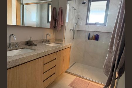 Apartamento à venda com 155m², 4 quartos e 3 vagas Apartamento à venda com 155m², 4 quartos e 3 vagasBanheiro da Suíte