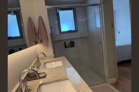 Apartamento à venda com 155m², 4 quartos e 3 vagas Apartamento à venda com 155m², 4 quartos e 3 vagasBanheiro da Suíte