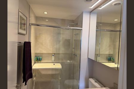 Apartamento à venda com 155m², 4 quartos e 3 vagas Apartamento à venda com 155m², 4 quartos e 3 vagasBanheiro social