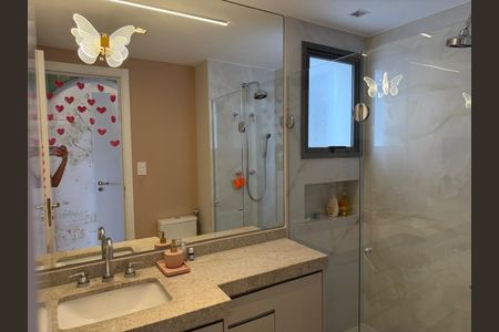 Apartamento à venda com 155m², 4 quartos e 3 vagas Apartamento à venda com 155m², 4 quartos e 3 vagasBanheiro da Suíte 2