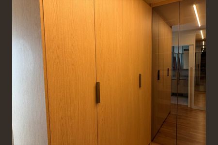 Apartamento à venda com 155m², 4 quartos e 3 vagas Apartamento à venda com 155m², 4 quartos e 3 vagasCloset da Suíte