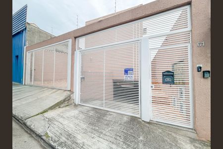 Casa à venda com 70m², 2 quartos e 1 vaga Casa à venda com 70m², 2 quartos e 1 vagaFachada
