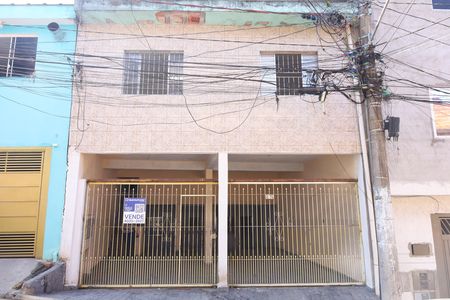 Casa à venda com 180m², 5 quartos e 2 vagasPlaca instalada no portão do imóvel - Código da placa: WYNY-1464