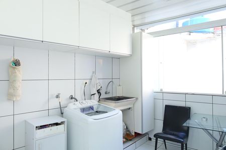 Casa à venda com 180m², 5 quartos e 2 vagasÁrea de Serviço