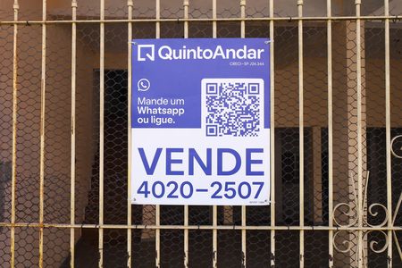 Casa à venda com 180m², 5 quartos e 2 vagasPlaca instalada no portão do imóvel - Código da placa: WYNY-1464