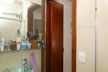 Casa à venda com 180m², 5 quartos e 2 vagasBanheiro 